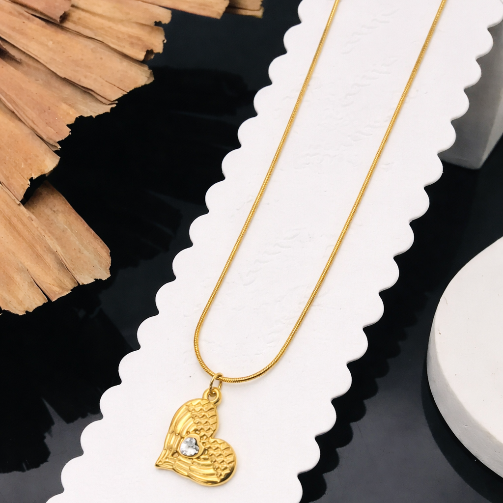 STYARAA Anti-Tarnish Gold heart pendant with Chain