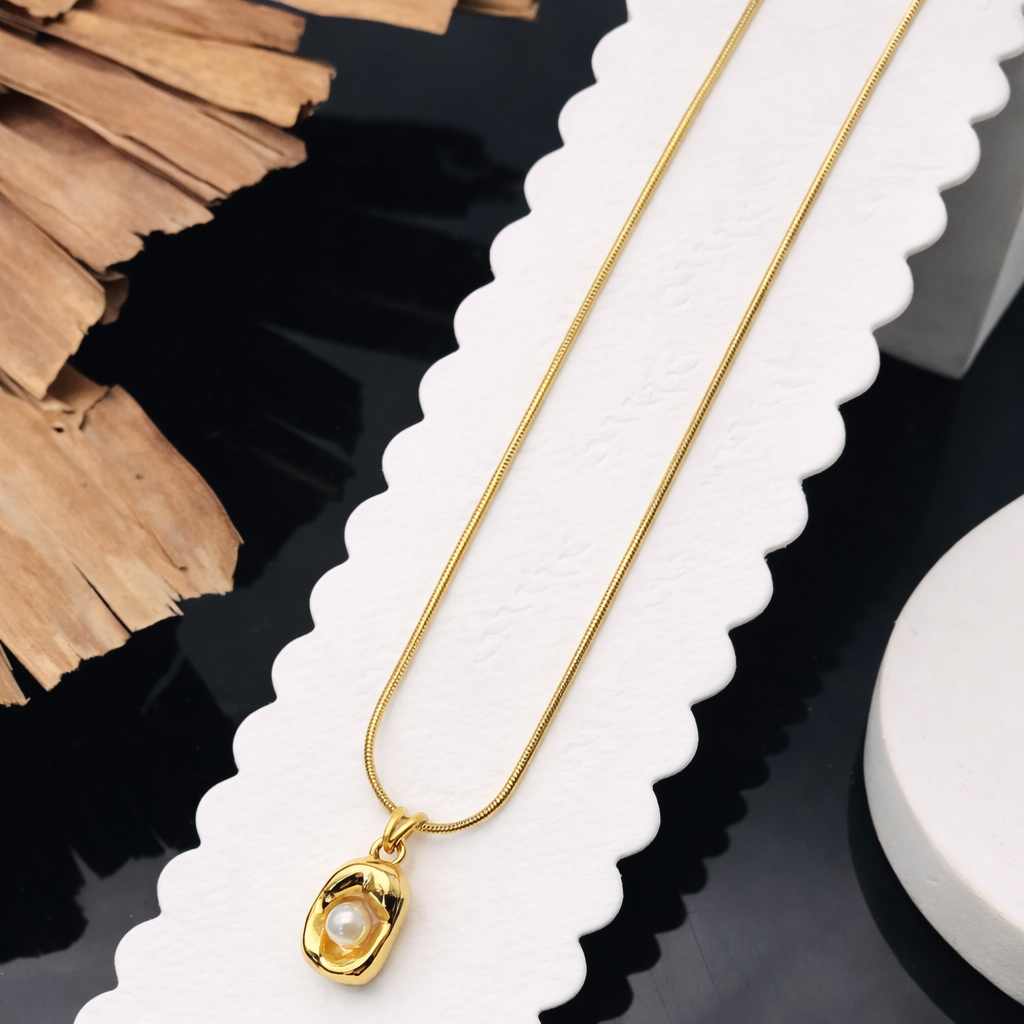 STYARAA Anti-Tarnish Gold Pearl Pendant Chain – Elegant Minimal Drop Design