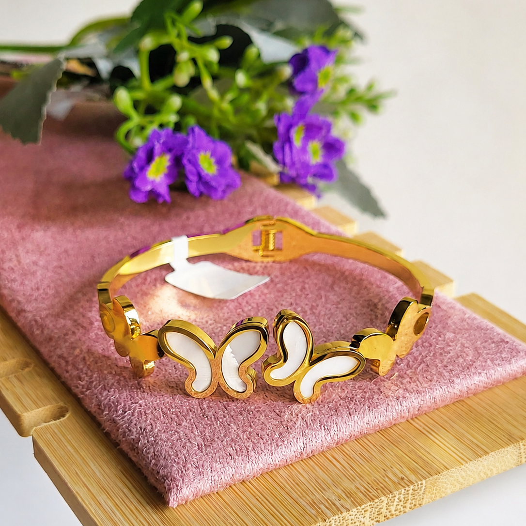 bracelet front open