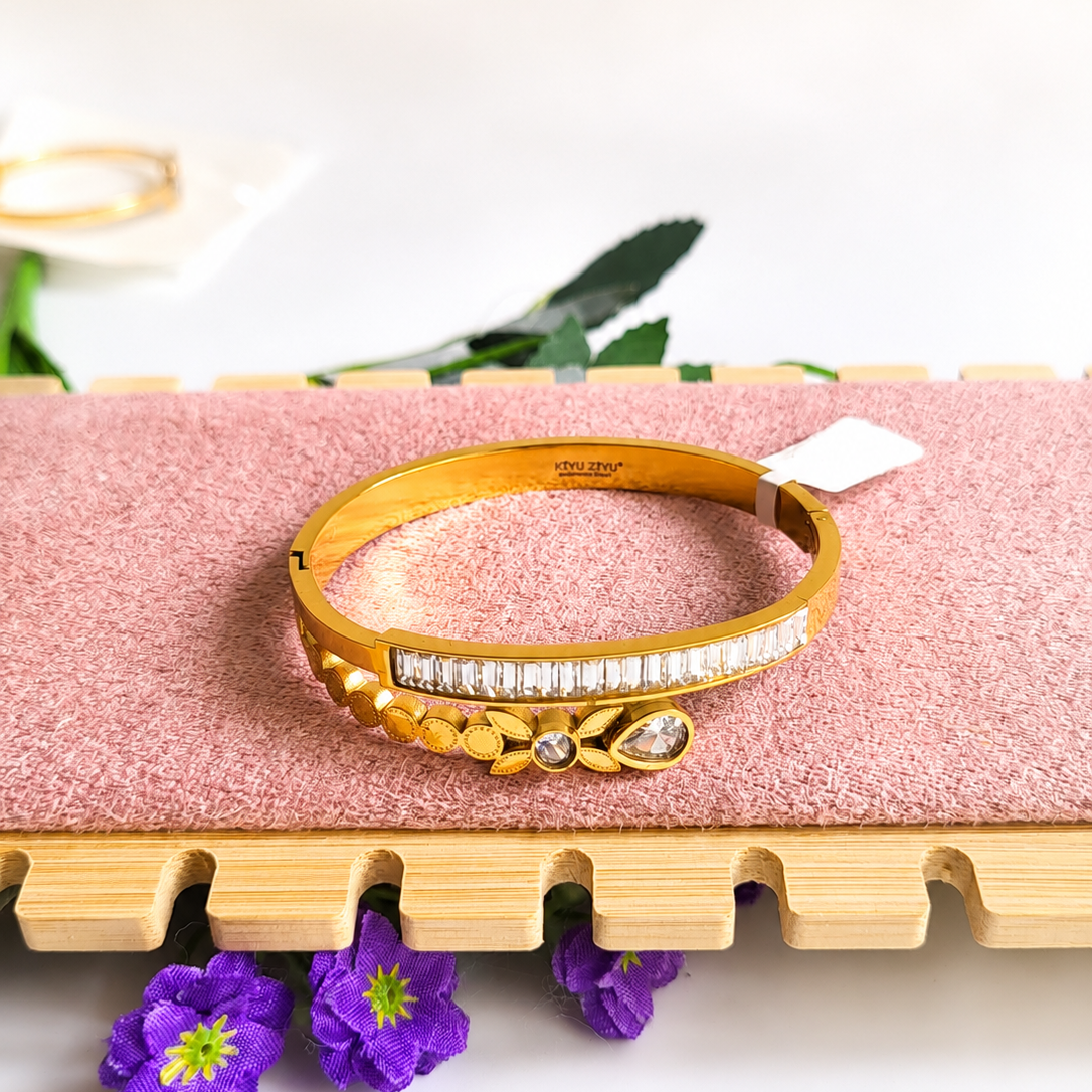 bracelet flower with stone 2.4