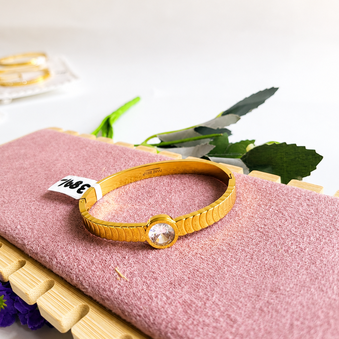bracelet with center stone
